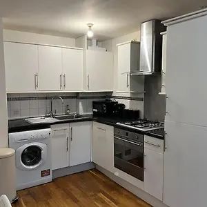 New Build 2 Bed Flat, Londres